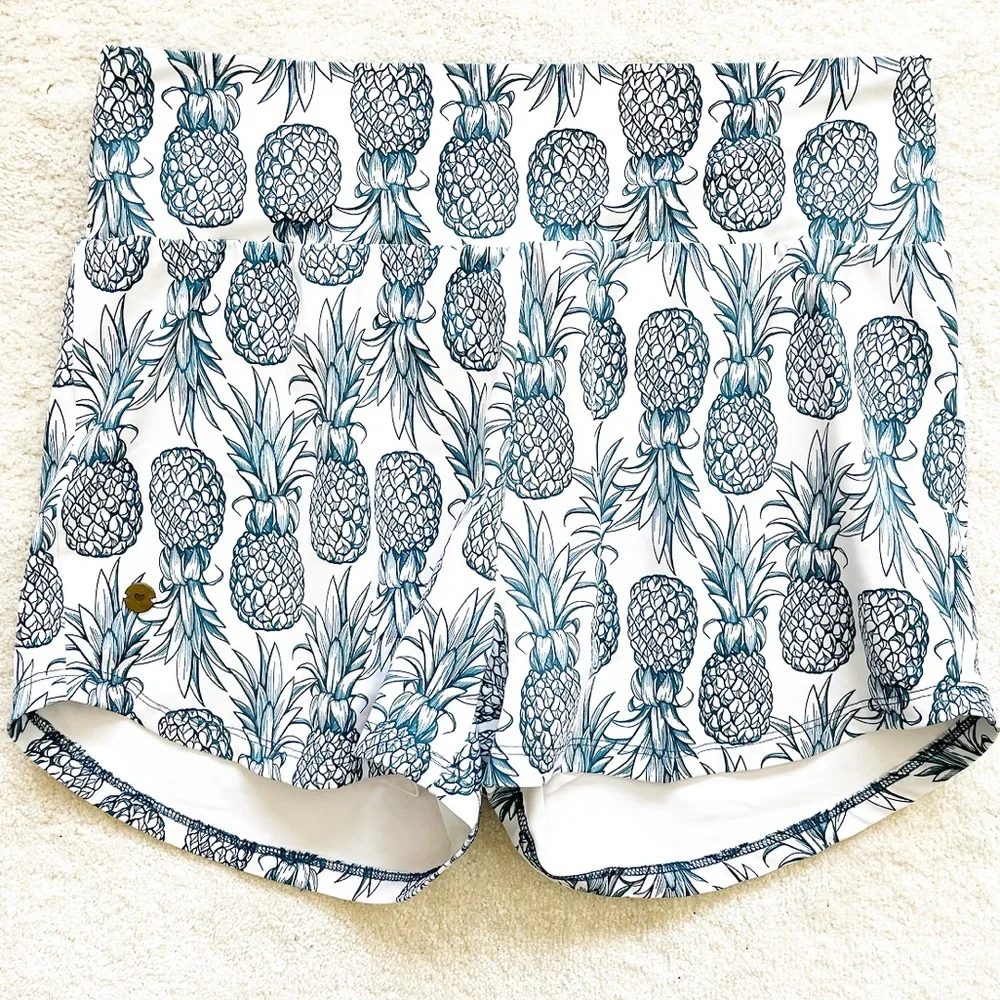 LOVE FITNESS HAWAII PINEAPPLE PRINT LINED SHORTS SIZE LARGE